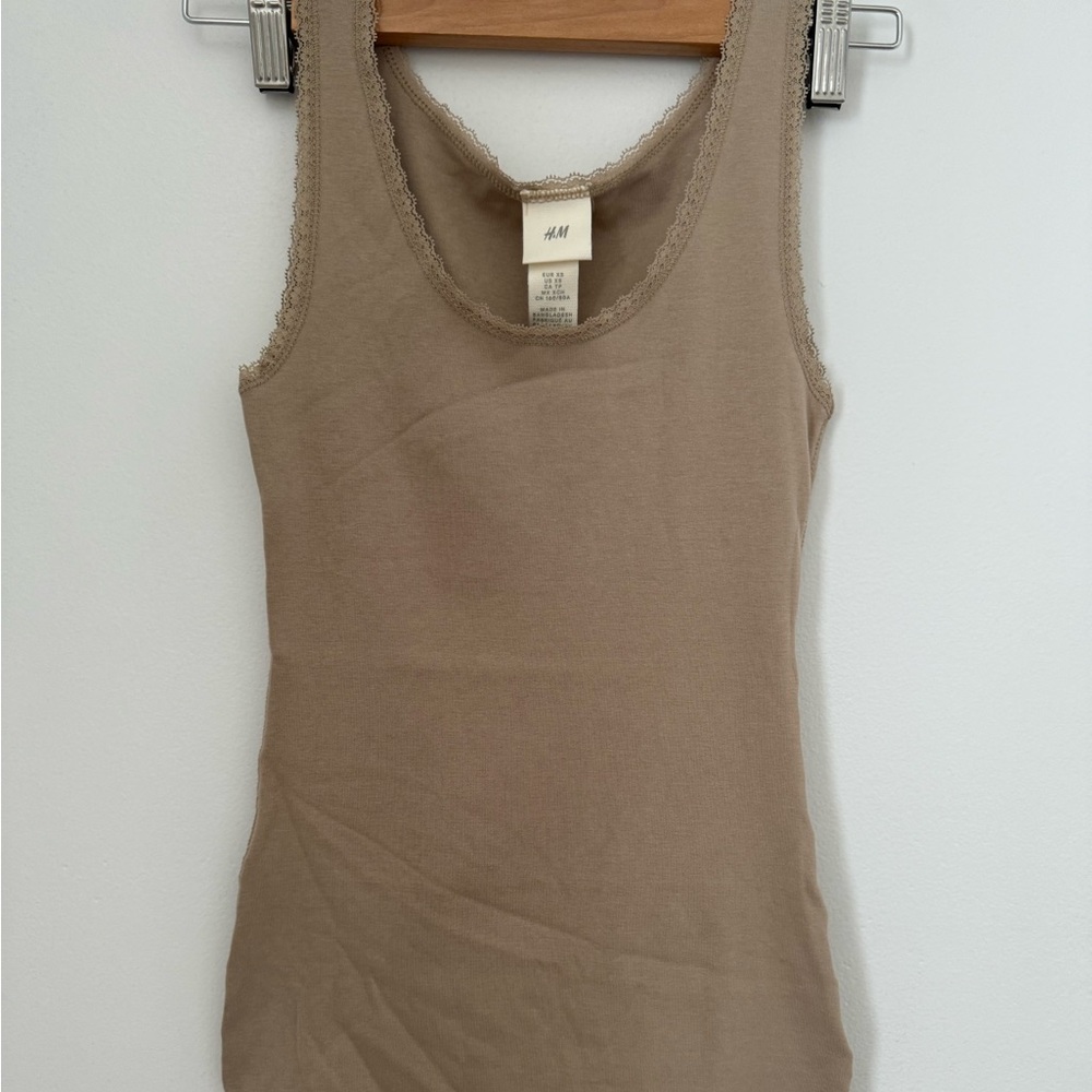 Brown lace trim tank top from H&M.